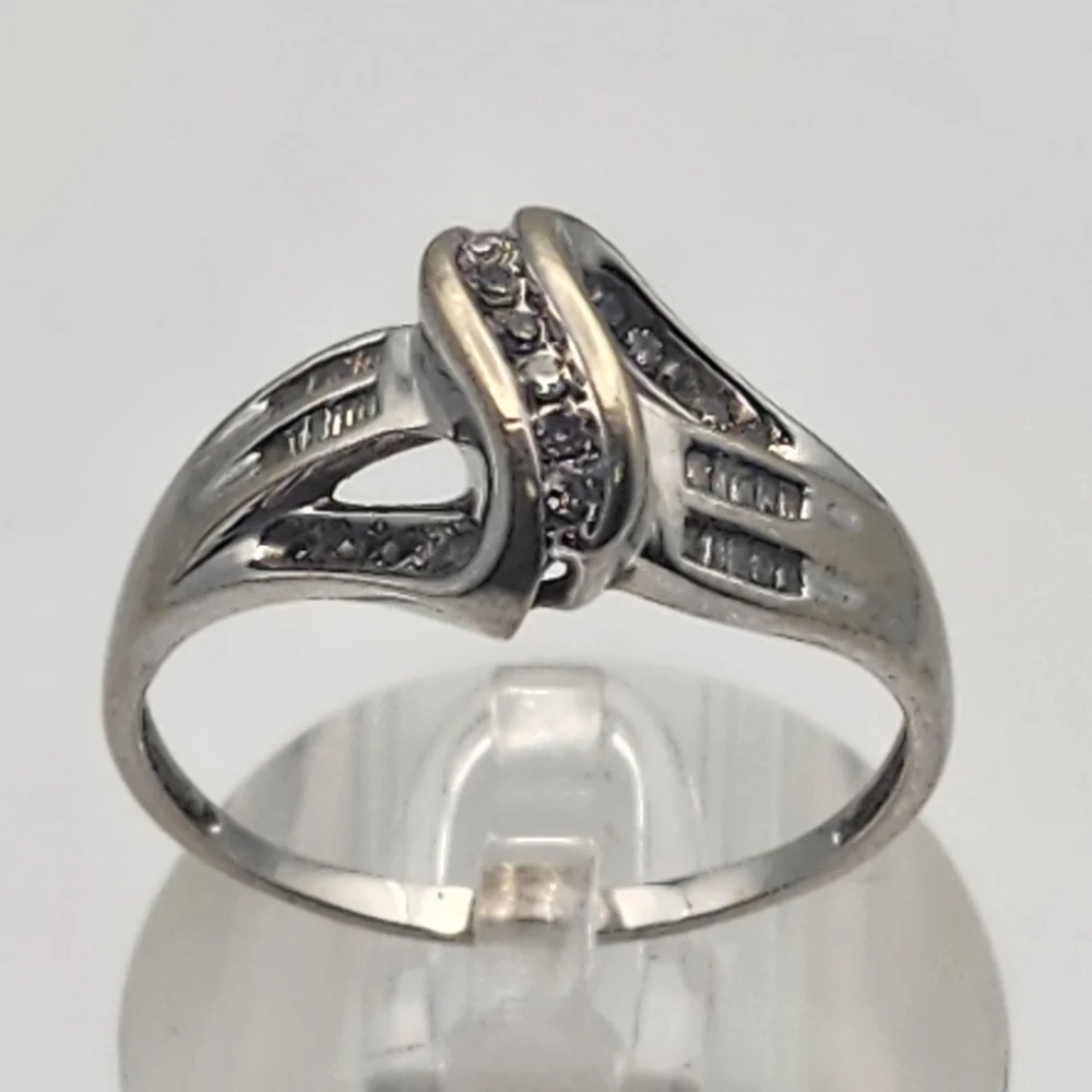 Sun 10 Karat White Gold & Diamond Ring (10.5)